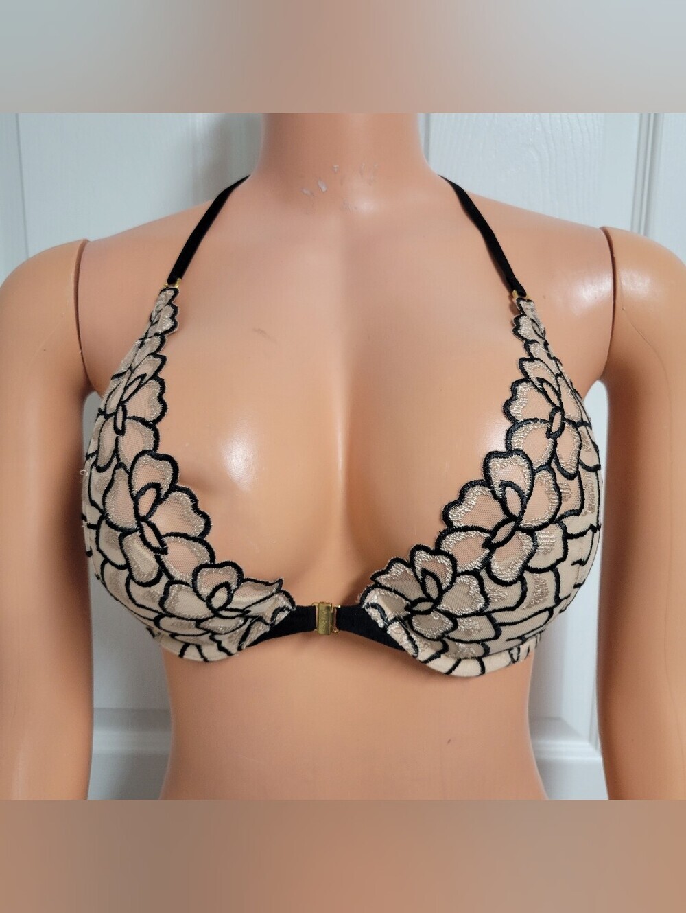 Very Sexy Victoria's Secret NWT Lace Push-Up Bra Size 36B.